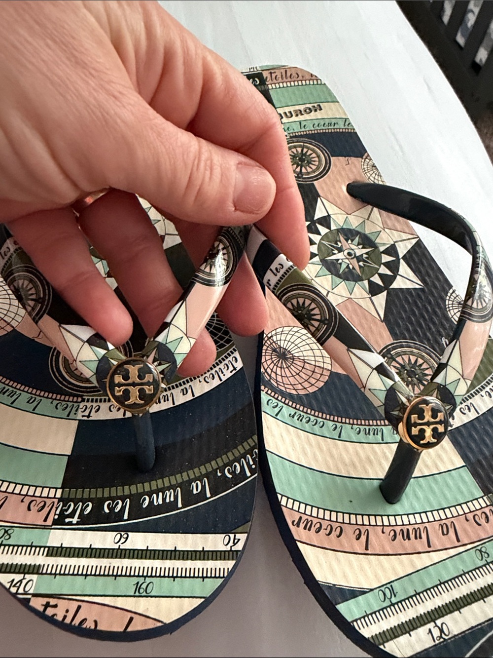 Tory Burch Black Multicolor Compass-Print Flip Flops - Picture 2 of 6